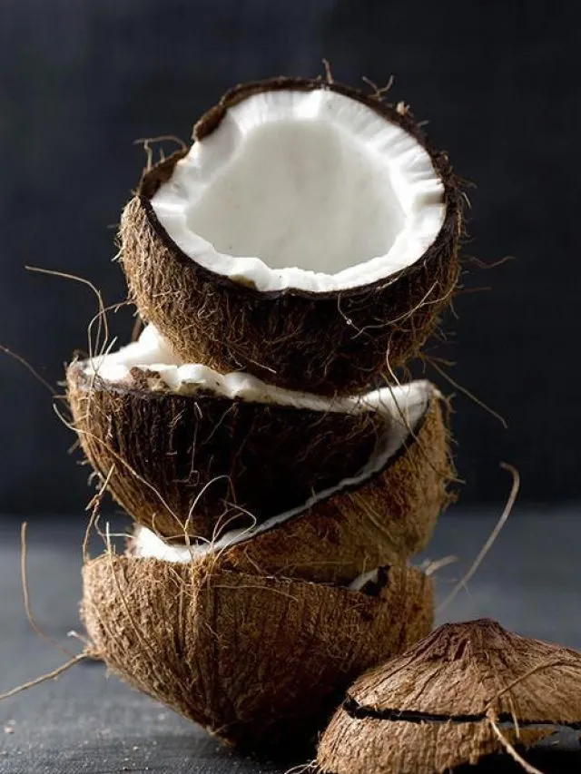 Coconut: कच्चा नारियल खाने के फायदे