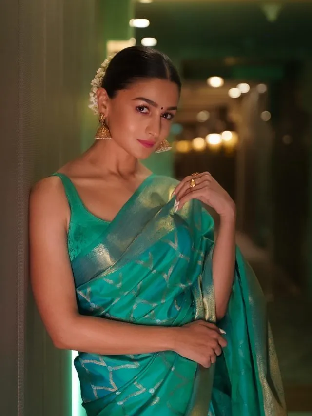 सावन में ट्राई करें Alia Bhatt की हरी साड़ी वाला लुक्स