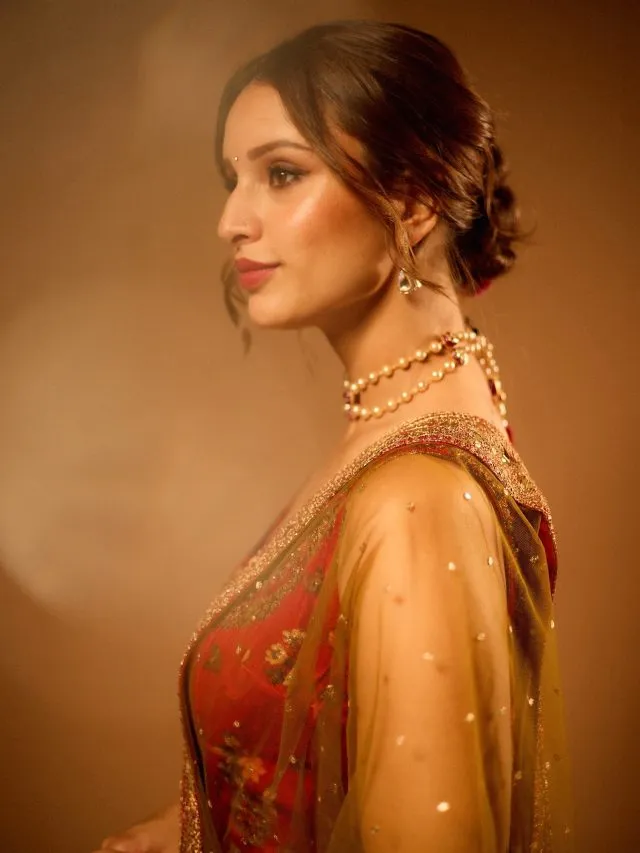 अपने लुक को बनाना है क्लासी, तो एक्ट्रेसेस के इन Hairstyle से लें इंस्पिरेशन