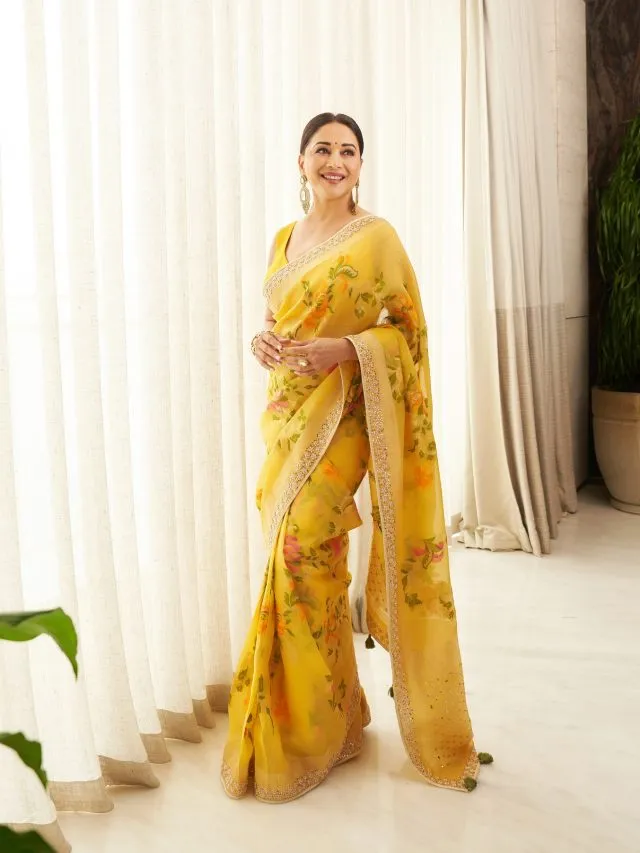 Sawan के पहले सोमवार पर पहनें ऐसी Yellow Saree कि हर कोई कहेगा, Wow