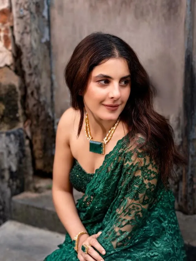 एक्ट्रेस Isha Talwar जैसी साड़ी करें स्टाइल, हटाए नहीं हटेंगी पति की नजरें