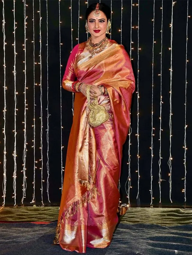 बॉलीवुड एक्ट्रेस Rekha Iconic Looks की तस्वीरें और सीखें कैसे लग सकती हैं सबसे अलग