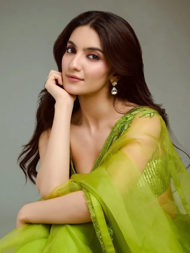 Sawan में इन Actress की तरह पहने ग्रीन साड़ियां, दिखेंगी सबसे खूबसूरत और Stylish
