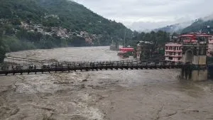 Himachal Pradesh: करसोग में फटा बादल, गांव में मची तबाही