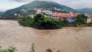 हिमाचल में भारी बारिश का कहर, प्रियंका गांधी ने जताया दुख, कहा- मन बहुत व्यथित है