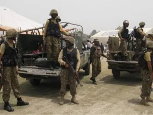 Pakistan सेना का दावा, अफगानिस्तान की सीमा से घुसपैठ कर रहे 30 आतंवादियों का मार गिराया
