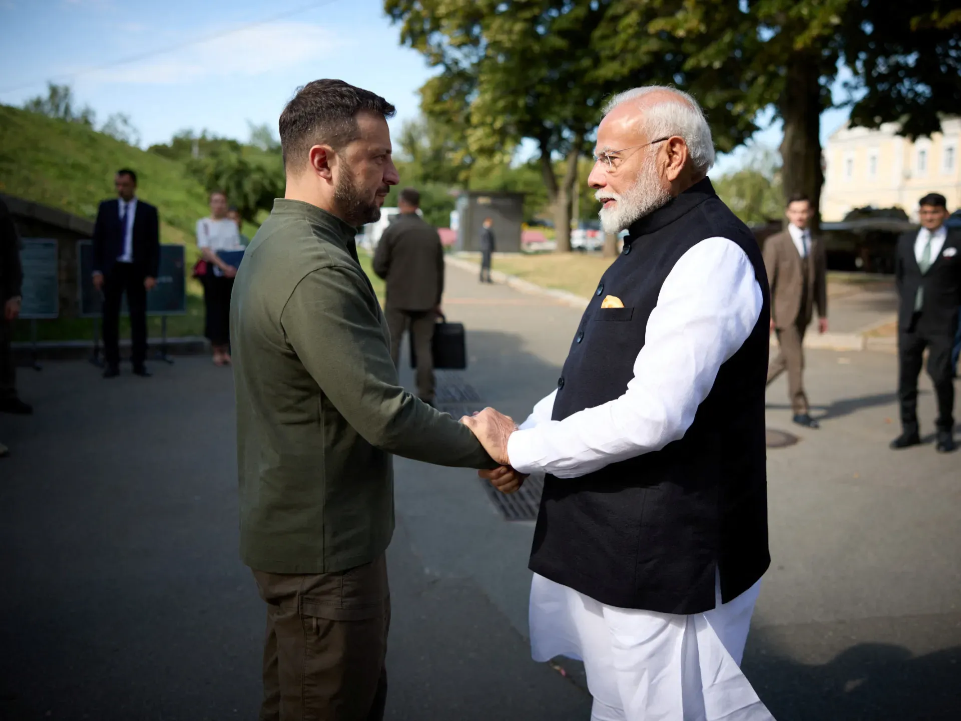 PM Modi ने की यूक्रेन के राष्ट्रपति जेलेंस्की से बात,