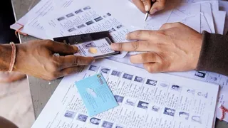 Tejashwi Yadav का नाम Voter List से उड़ा!