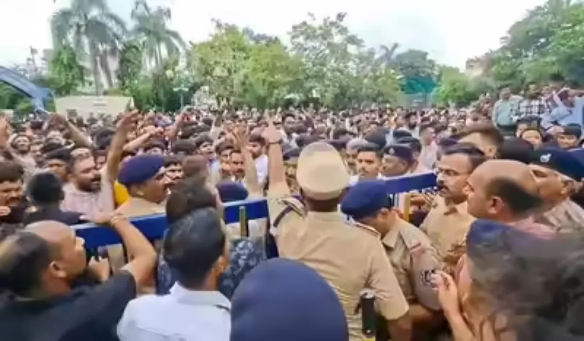 Ahmedabad Student Stabbed News