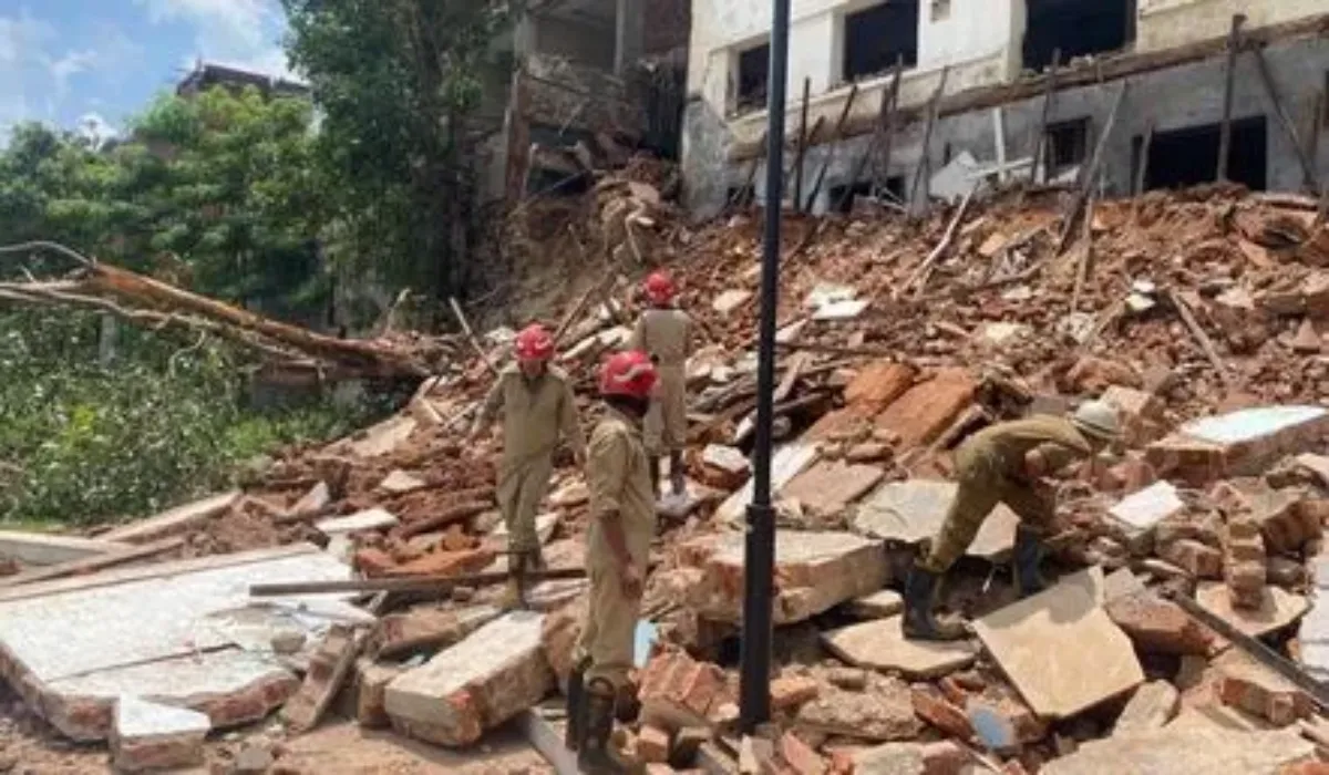 Delhi Daryaganj Building Collapsed