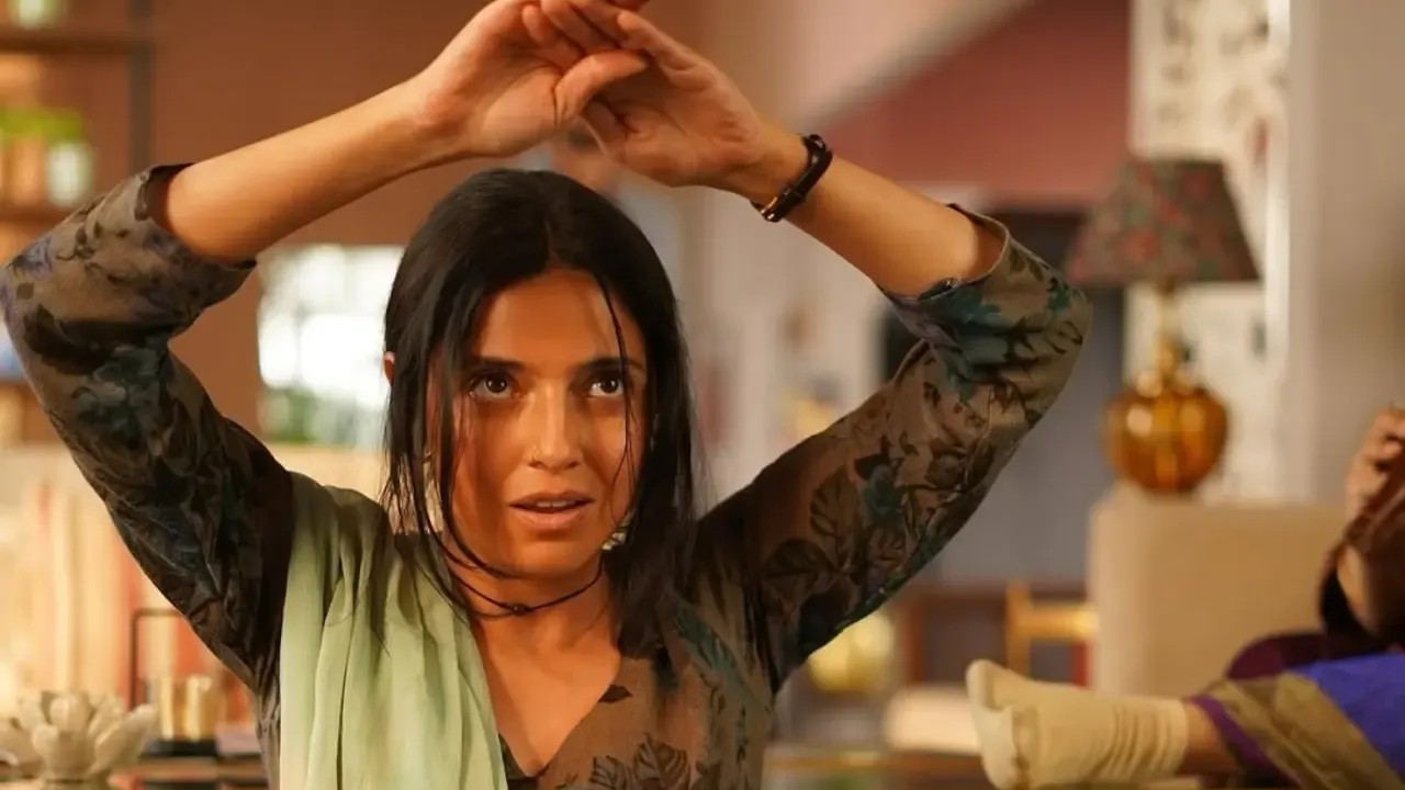 Ek Chatur Naar Teaser Out