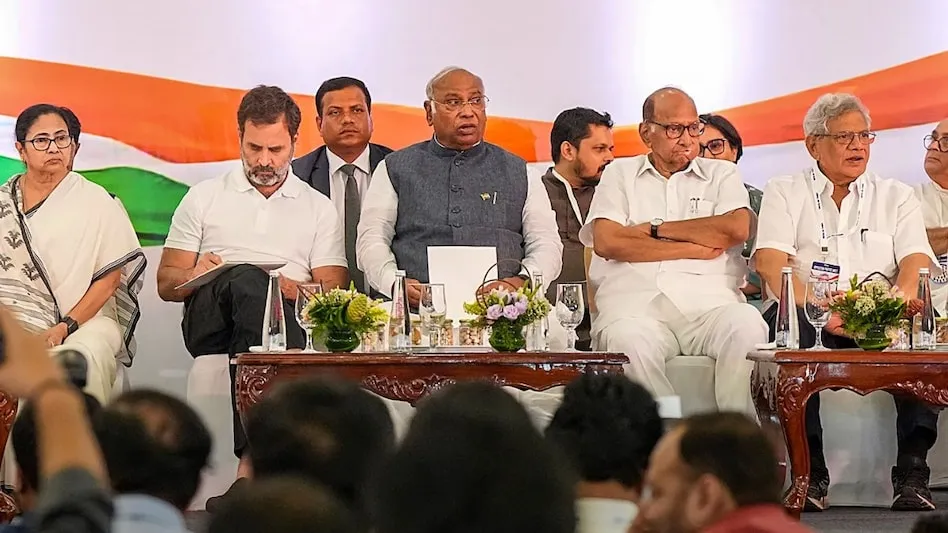 SIR मुद्दे पर बवाल के बीच एक जुट हुआ India गठबंधन