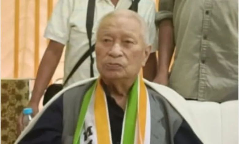 DD Lapang Political Life