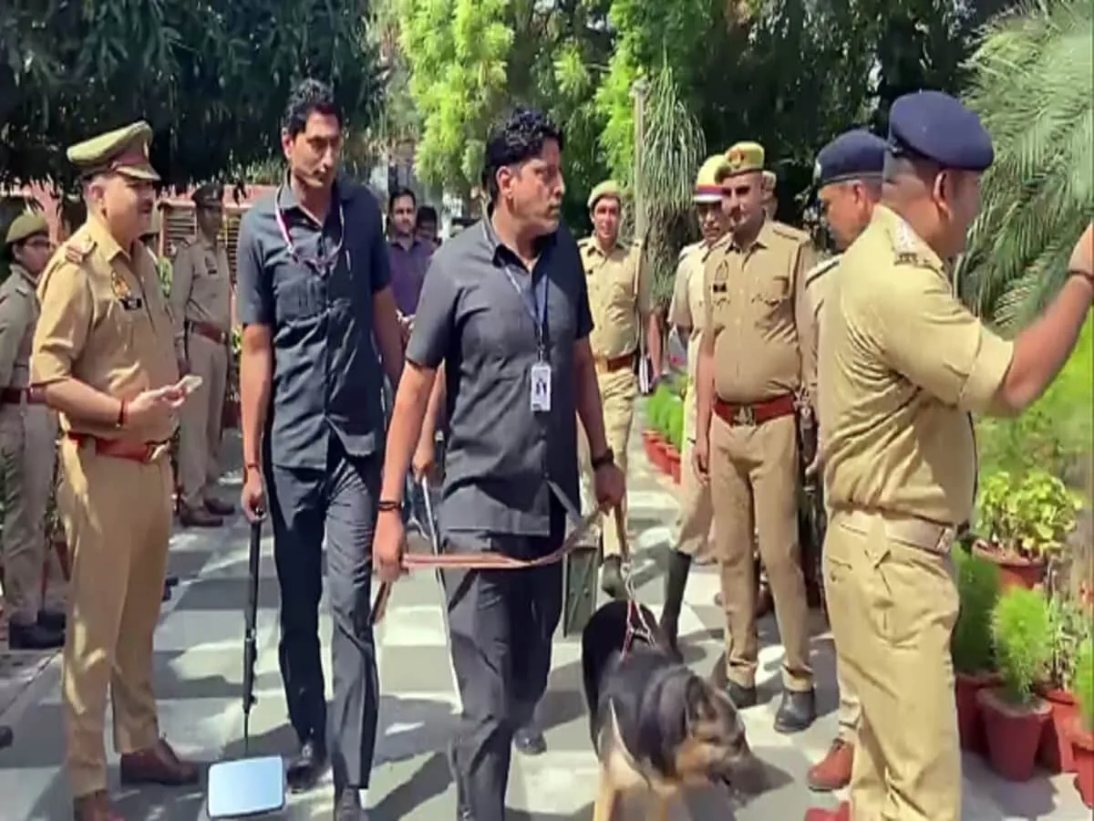 Delhi Police Bomb Threat
