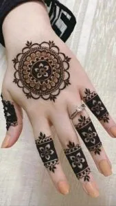 Gol tikki mehndi design