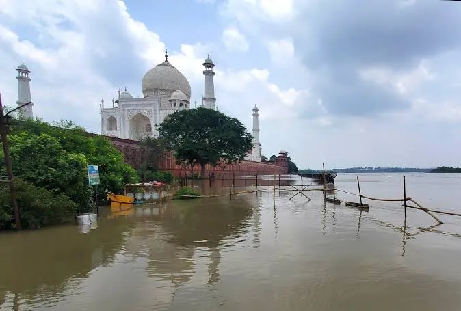 Taj Mahal Flood News
