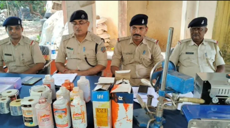 झारखंड में नकली शराब फैक्ट्री का पर्दाफाश, बिहार तक फैला था जाल