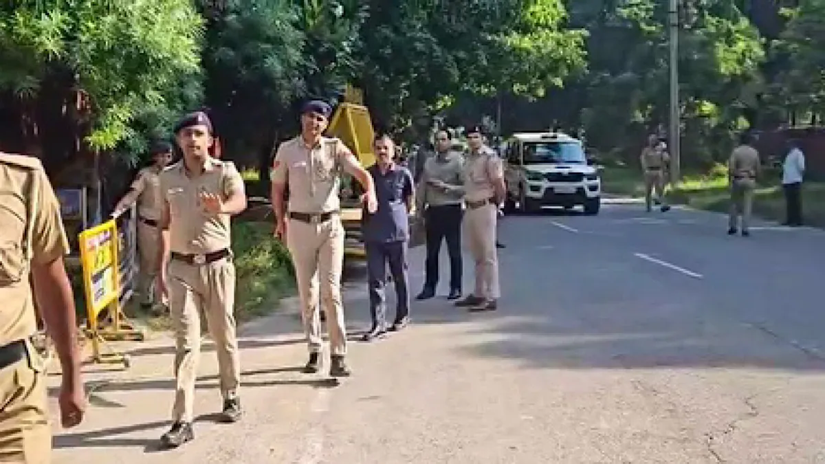 पुलिस बल की तैनाती
