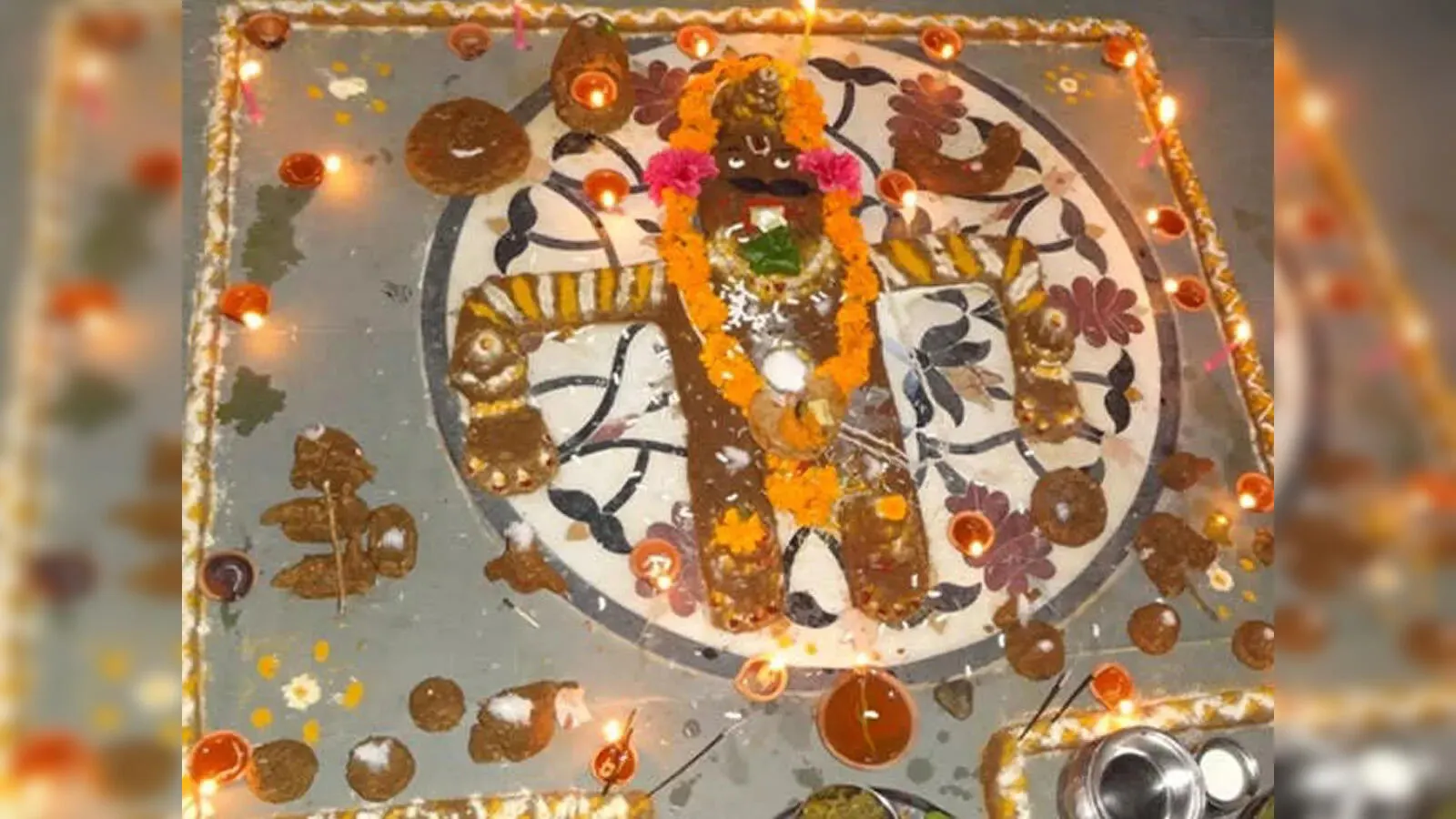 Govardhan Maharaj Ji Ki Aarti Lyrics
