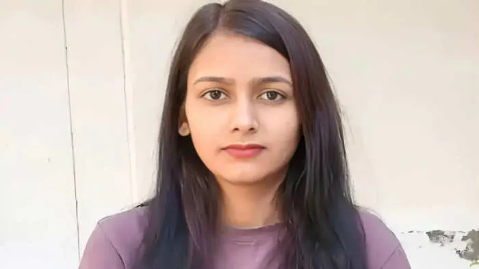 Mathura Looteri Bride Case