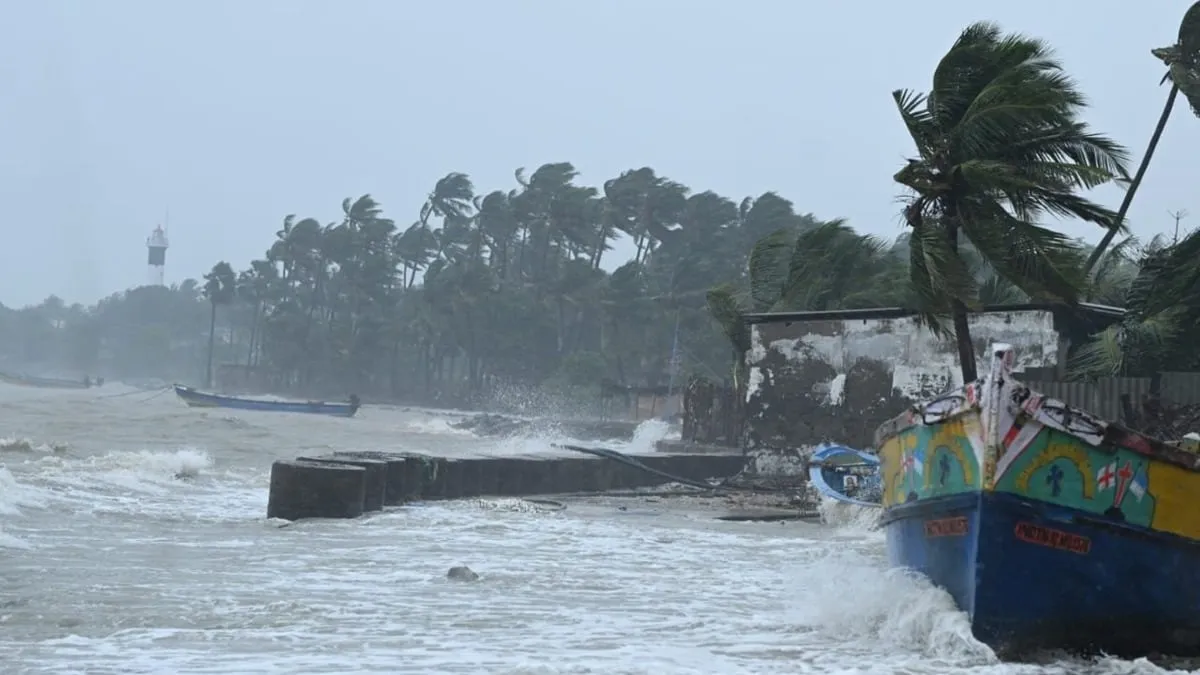 Cyclone Ditwah Alert (CREDIT S-M)