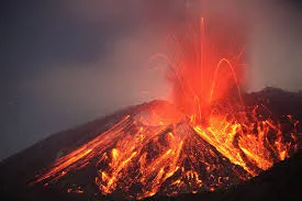 Japan Sakurajima Volcano eruption (credit-sm)