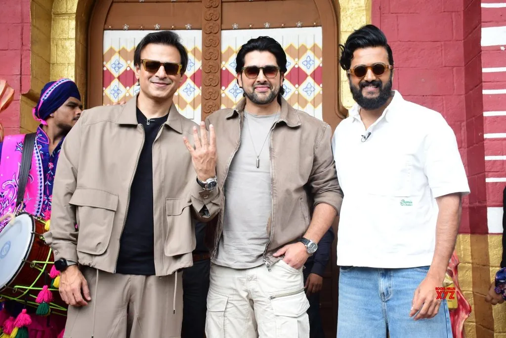 Riteish Deshmukh Vivek Oberoi Aftab Shivdasani And Other Celebs Spotted At Andheri In Mumbai Promoting Masti 4 Gallery 1
