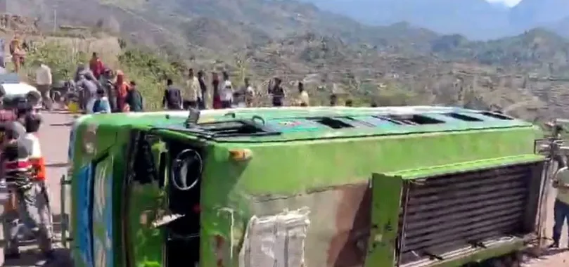 बस से काबू खोया