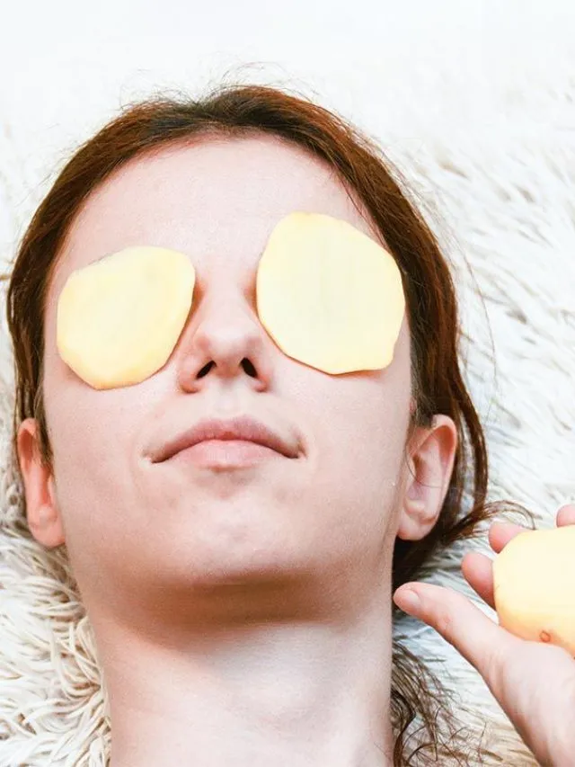 Benefits of Potatoes: सर्दियों में चेहरे पर आलू रगड़ने के फायदे