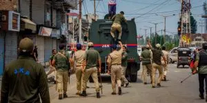 Jammu-Kashmir: आतंकवाद के खिलाफ सोपोर पुलिस का बड़ा एक्शन, विस्फोटक-रसायन बेचने वाली सभी दुकानों की जांच जारी