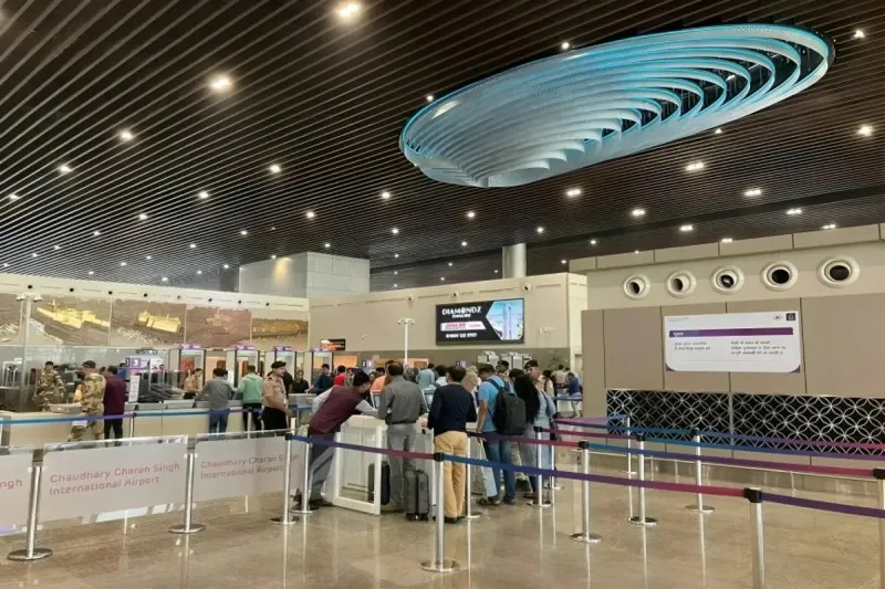 Amausi Airport Lucknow Heart Attack News