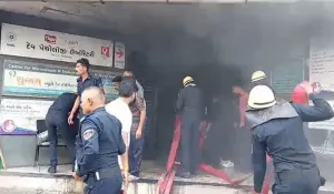 भावनगर के कॉम्प्लेक्स में लगी भीषण आग, बिल्डिंग में 15-16 अस्पताल; 20 बच्चे को किया रेस्क्यू