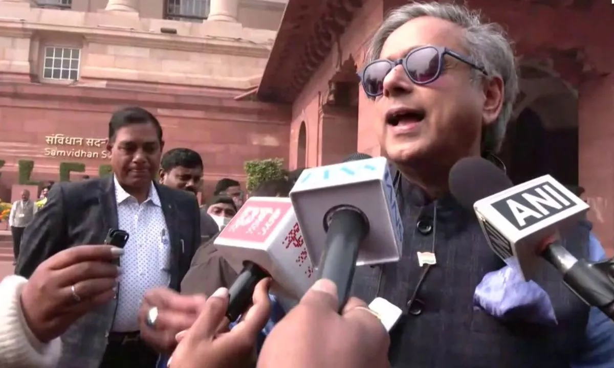Shashi Tharoor Rajiv Shukla debate