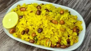 Poha Recipe In Hindi: सिर्फ 10 मिनट में तैयार करें खिले-खिले और Tasty