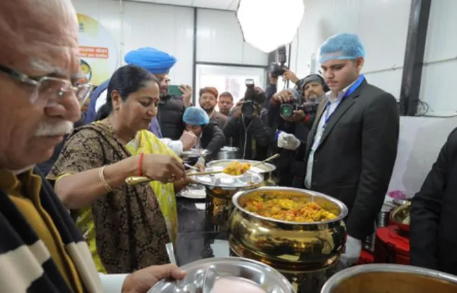 Atal Canteen in Delhi