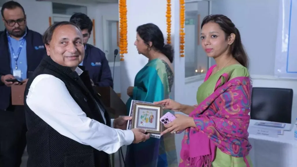 Baghpat DM Asmita Lal Kon Hai (credit-sm)