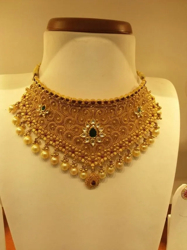 Gold Silver Rate Today 05 Dec: गहने बनाने का सुनहरा मौका! 3 दिन की तेजी के बाद सोने चांदी का गिरा भाव, जानें आज का ताजा रेट