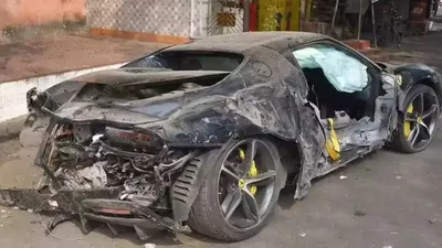 Ferrari Accident Kolkata (credit-sm)