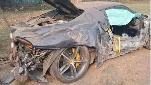 Ferrari Accident Kolkata (credit-sm)