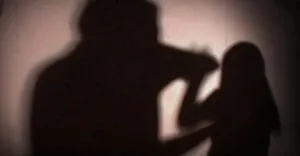 शक के चलते बॉयफ्रेंड की ले ली जान, फिर खुद को भी कर लिया जख्मी, सजा से बचने के लिए गर्लफ्रेंड ने ऐसे रची साजिश