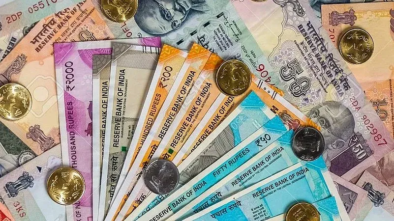 Indian Rupee Falls ( credit S-M)