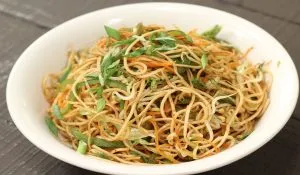 Veg Hakka Noodles Recipe in Hindi