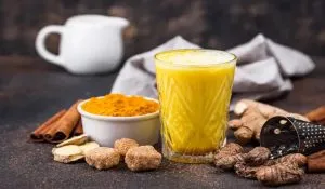 Haldi Dudh Pine ke Fayde