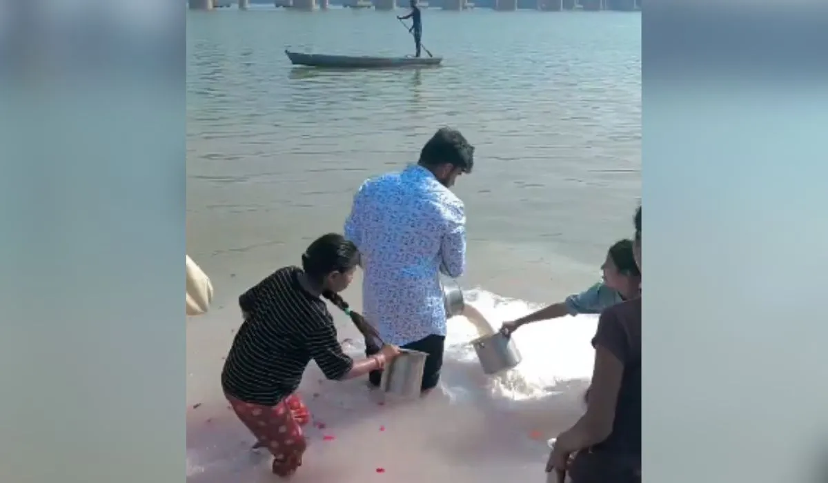 Ganga Dudh Visarjan Viral Video