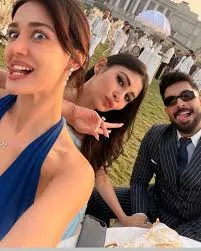 Mouni Roy Disha Patani glamorous look