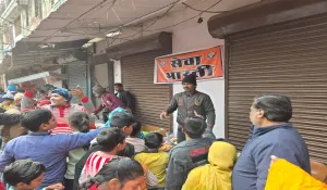 UP News: बिसवां में गुरु गोविंद सिंह प्रकाश पर्व पर भव्य शोभायात्रा, जगह-जगह की गई पुष्प वर्षा