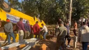 छत्तीसगढ़-झारखंड बॉर्डर पर भीषण हादसा, खाई में गिरी बस, 5 की मौत, 80 घायल