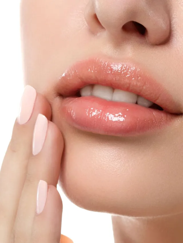 Winter Lip Care: सर्दी में फटने लगे होंठ तो करें ये 7 उपाय