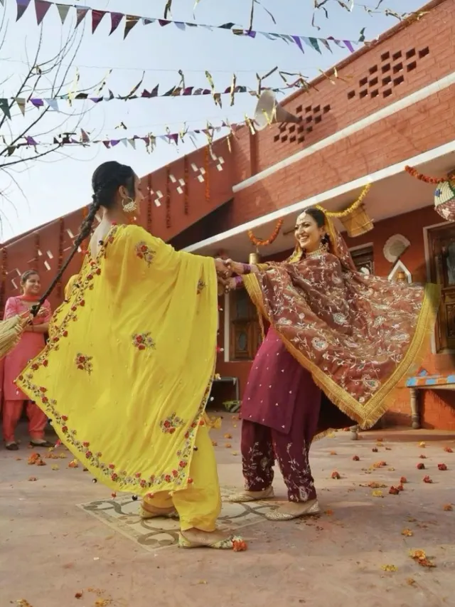 Lohri 2026 Outfit Ideas: लोहड़ी पर इन 7 ड्रेस को जरूर ट्राई करें