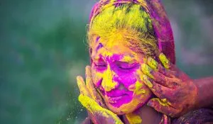 What to Apply on Skin Before Playing Holi